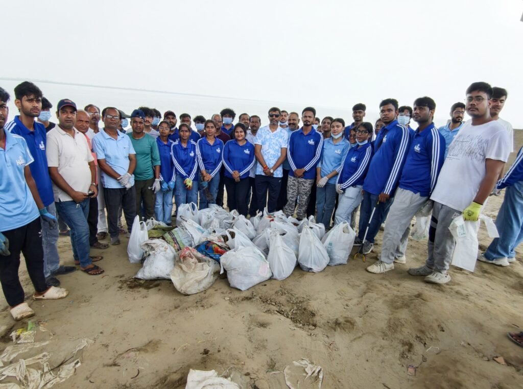कंगन घाट पर चला स्वच्छता अभियान, विधायक रत्नेश कुशवाहा और बीइंग हेल्पर फाउंडेशन ने निकाला 1200 किलो कचरा