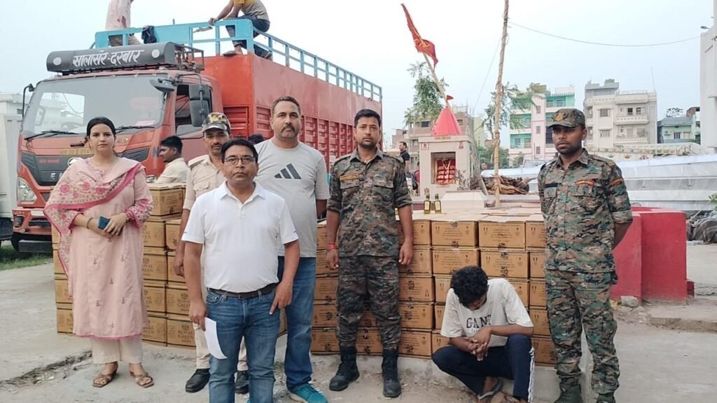 सजावट के सामान के नीचे छिपाकर ले जाई जा रही 38 लाख की विदेशी शराब जब्त, ड्राइवर गिरफ्तार