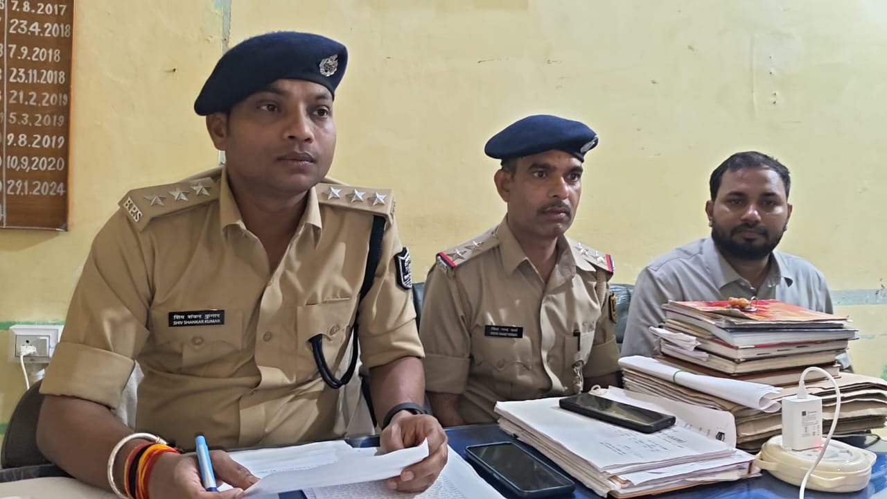 पटना सिटी के खाजेकलां में पुलिस और प्रशासन की बड़ी कार्रवाई: 8 से 10 लाख रुपये मूल्य के 70 कार्टून अवैध पटाखे जब्त